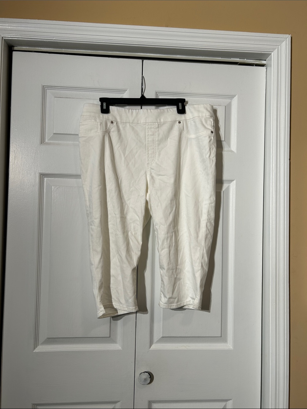 Chico's White Cropped Jeans - Relaxed Capri Style